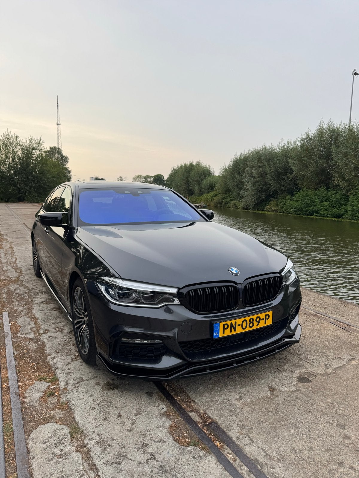 BMW 530e 2017–NL auto met NAP, Maxton Design, Apple CarPlay, Auto's, BMW, 1998 cc, Achterwielaandrijving, Sedan, Zilver of Grijs