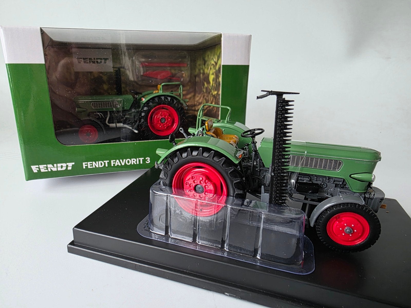 FENDT FAVORIT3- 2WD MET SIDE MOWER 1:32 ROS, Ophalen of Verzenden, Nieuw, Tractor of Landbouw, Overige merken