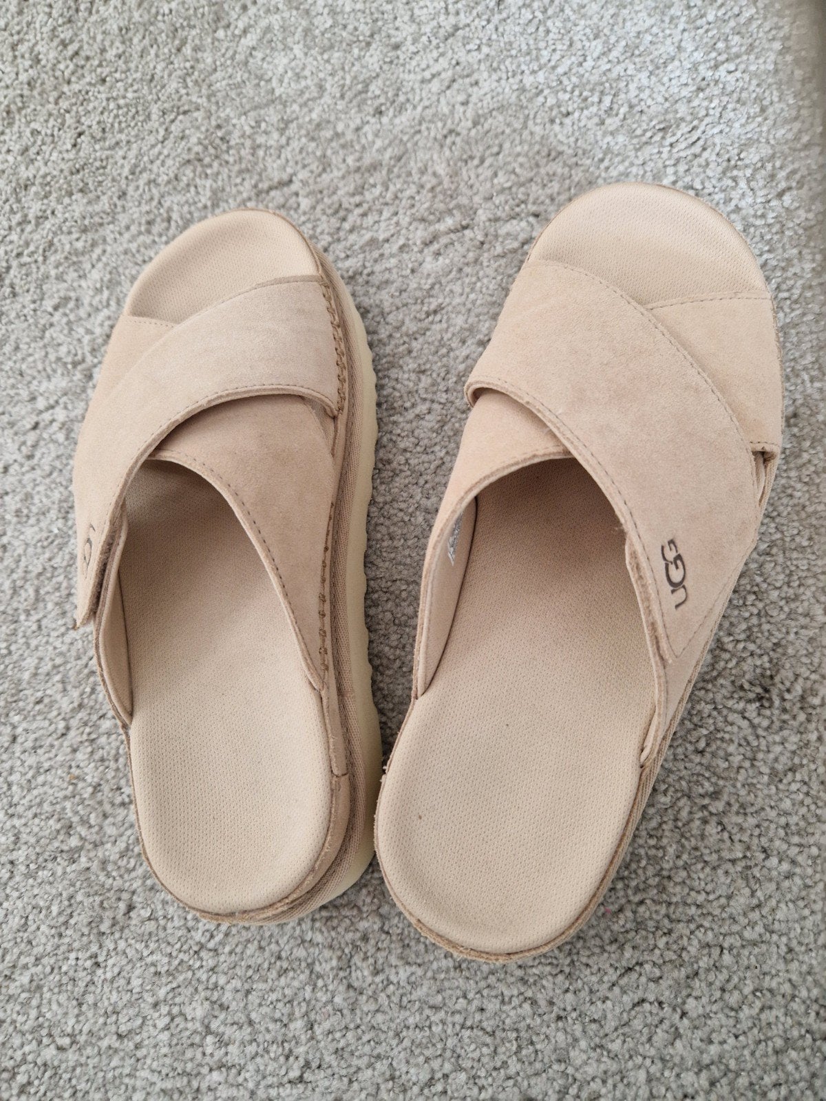Ugg slippers maat 40 zgan, Ophalen of Verzenden, Zo goed als nieuw, Beige