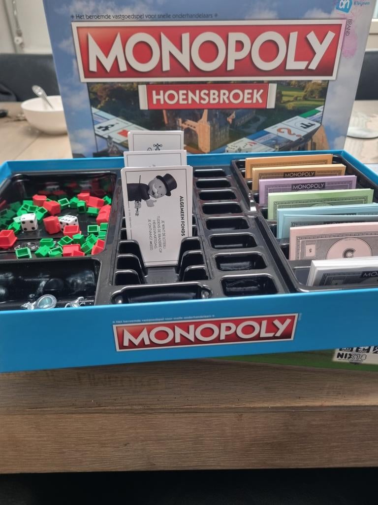 Monopoly Hoensbroek - Speciale Editie, Vijf spelers of meer, Ophalen of Verzenden, Zo goed als nieuw, Hasbro