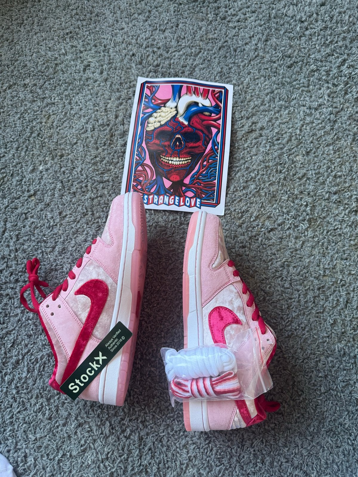 Nike SB Dunk Low Strangelove - Maat 42,5, Nieuw, Ophalen of Verzenden, Sneakers of Gympen, Roze
