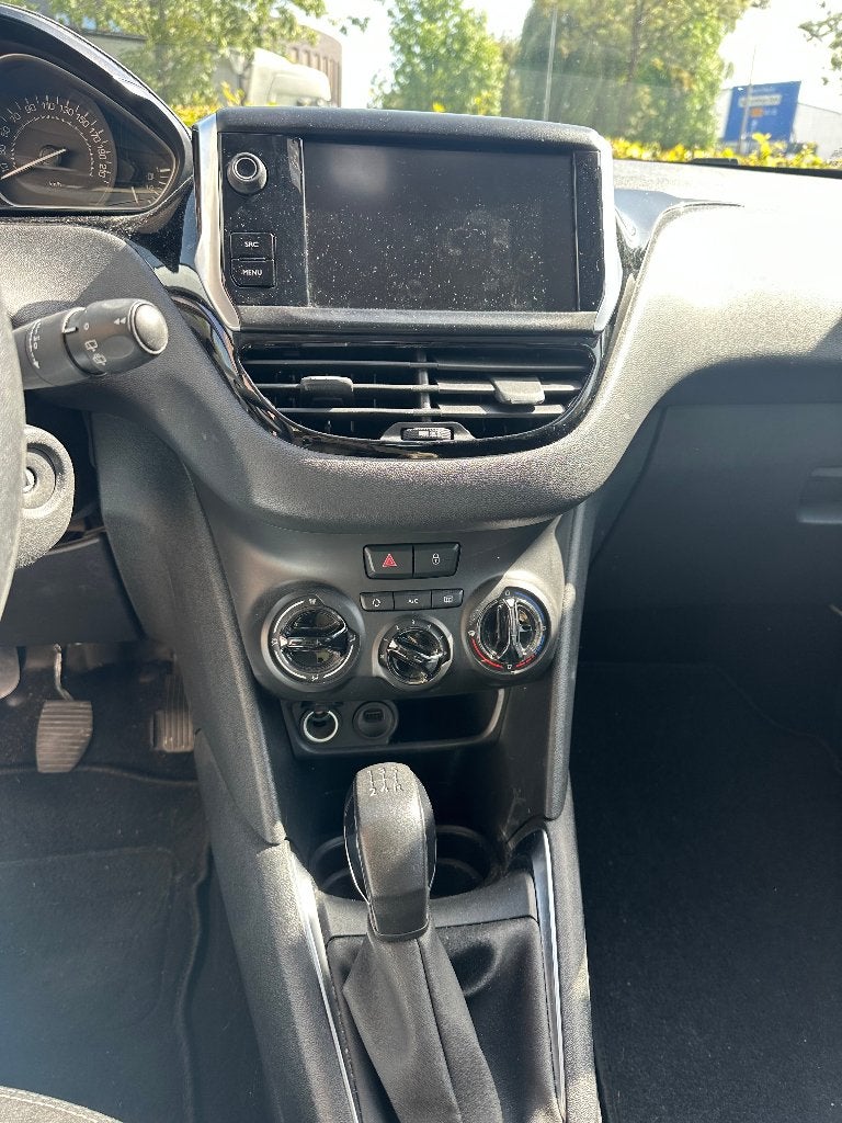 Foto 11 van Peugeot 208 1.2 Puretech 82pk 2019 Grijs