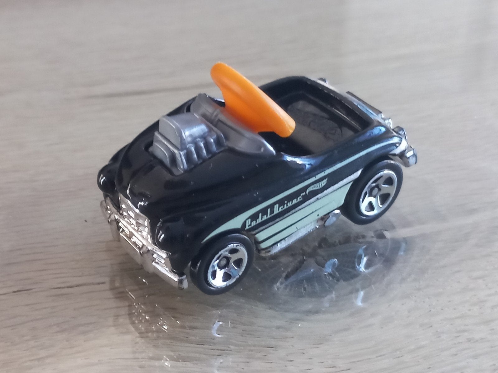 Dit is de Hot Wheels Pedal Driver in het zwart uit de HW Rid, Hobby en Vrije tijd, Ophalen of Verzenden, Nieuw, Auto