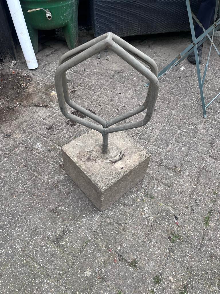 Fietsenrek met betonblok 30x30 - Stabiel en duurzaam, Fietsen en Brommers, Ophalen, Gebruikt