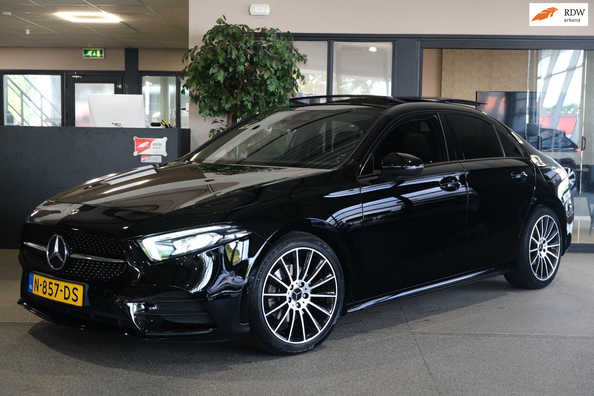 Mercedes-Benz A-klasse 200 Business Solution AMG Pano Cam PD, Dealer onderhouden, Stof, Gebruikt, 4 cilinders