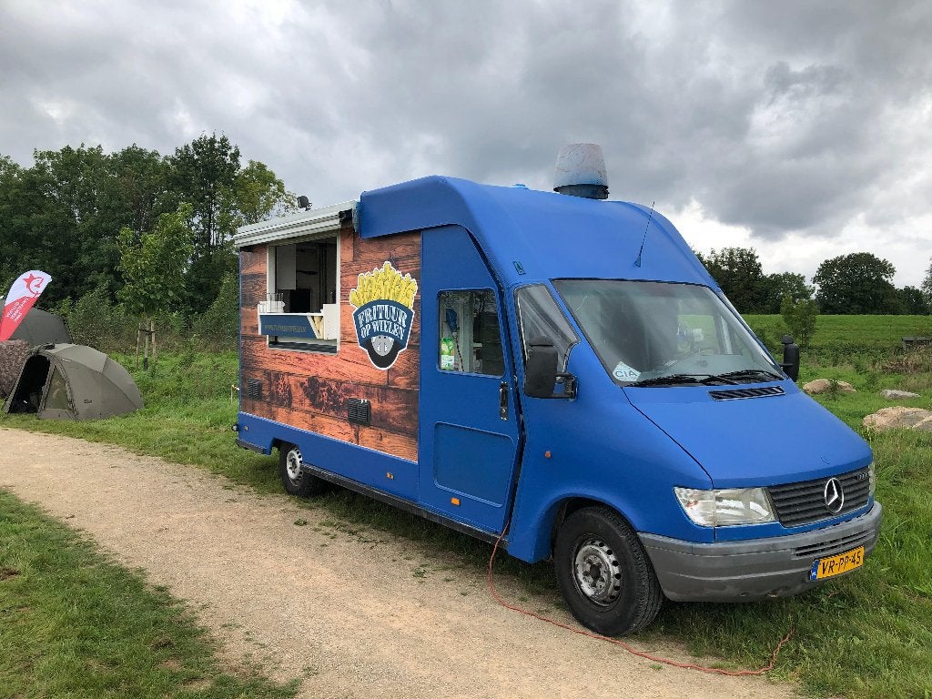Frietwagen Mercedes Sprinter Foodtruck met 4-pans Perfecta, Zakelijke goederen, Ophalen