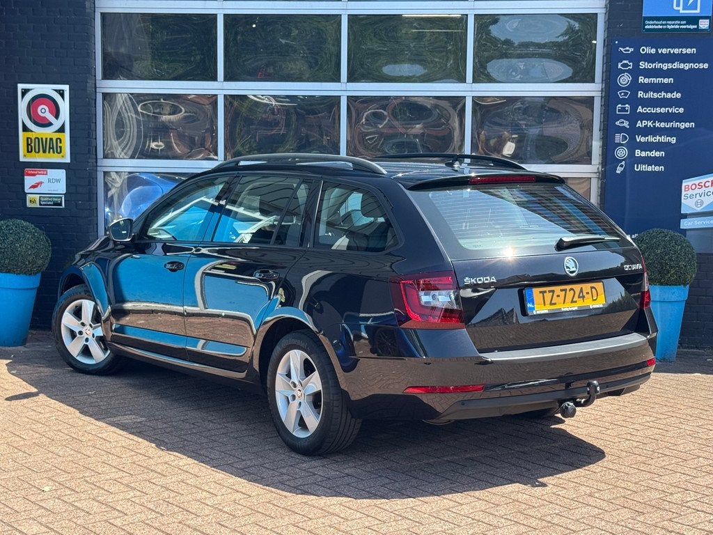 Skoda Octavia Combi 1.4 TSI Greentech Style Business, Auto's, 12 maanden, Gebruikt, 4 cilinders, Zwart
