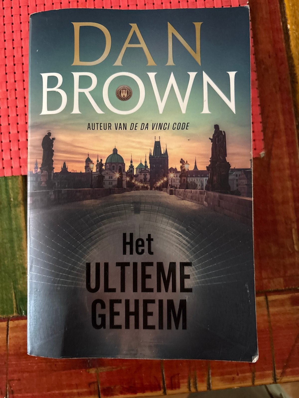 Dan Brown - Het Ultieme Geheim (Auteur van De Da Vinci Code), Ophalen of Verzenden, Gelezen, Nederland