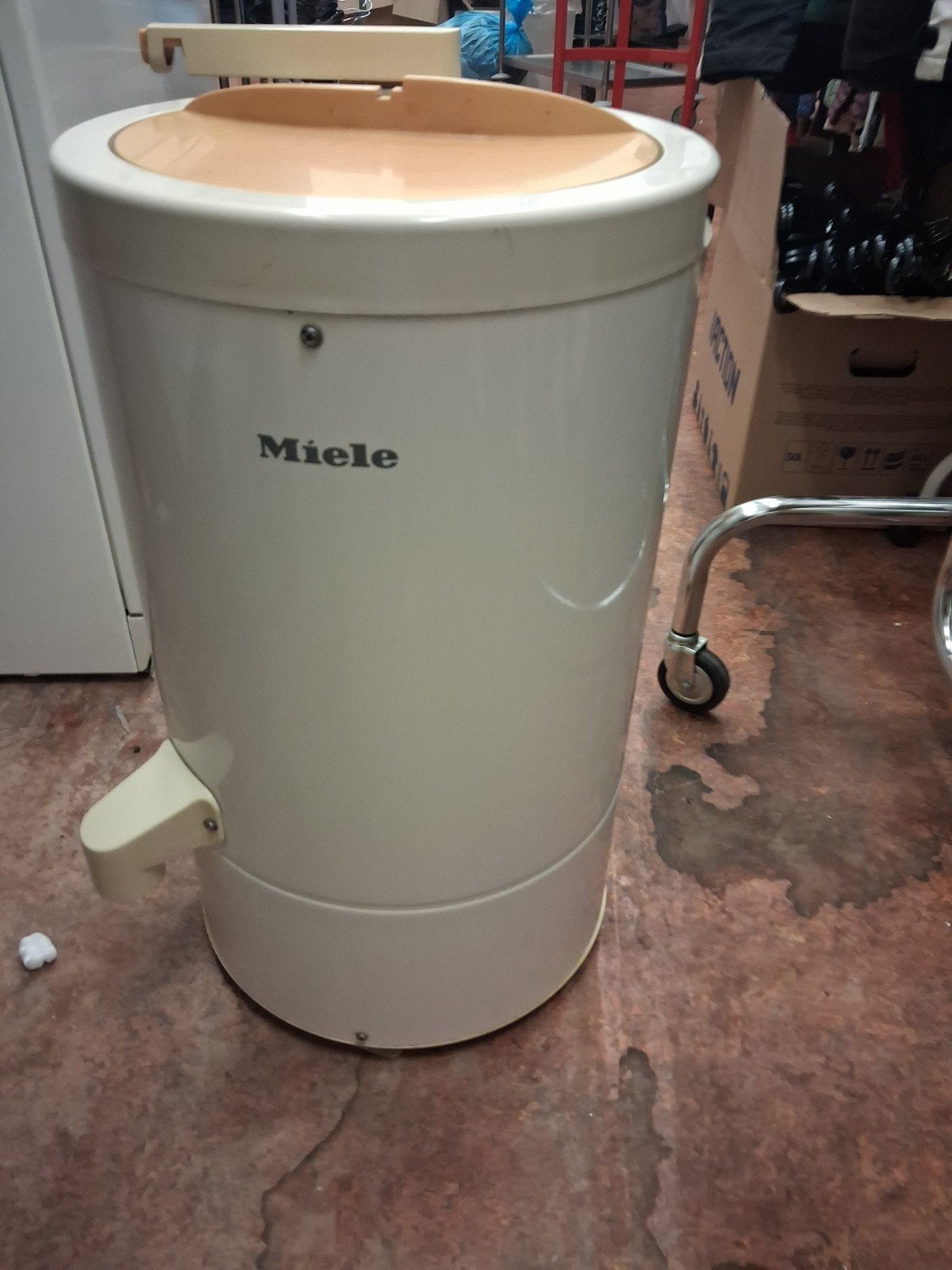 Miele WZ268 centrifuge - 3 kg inhoud, 2800 toeren, Witgoed en Apparatuur, Wasdrogers, Gebruikt, Info@miele.com, Carl-Miele-Straße 29, 33332 Gütersloh, Duitsland