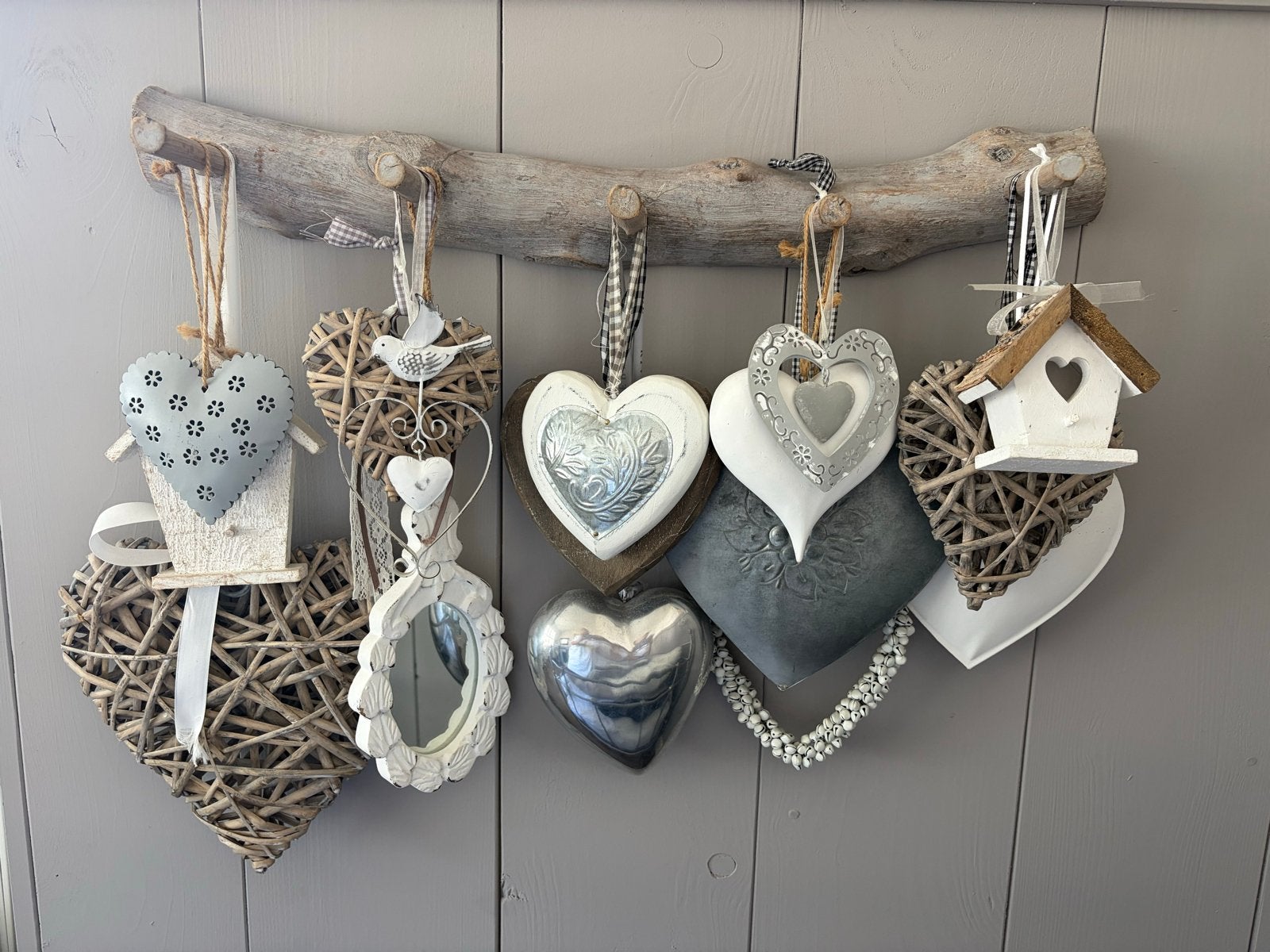 Decoratieve hartenhanger aan drijfhout, Ophalen, Hout, Gebruikt, Meerkleurig