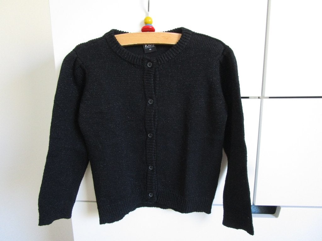 Zwart fijngebreid vestje maat 86, Kinderen en Baby's, Babykleding | Maat 86, Zo goed als nieuw, Meisje, Truitje of Vestje, Ophalen of Verzenden