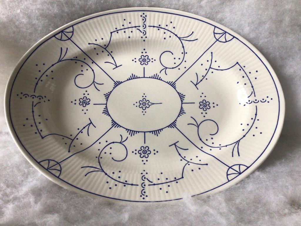 Ovalen schotel Boch Keramis. Copenhague 36 x 27 cm, Antiek en Kunst, Antiek | Servies los, Ophalen of Verzenden