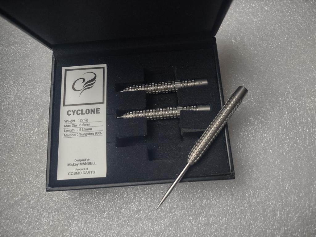Micky Mansell - Cyclone - 22,9 23 gram Originele Cosmo NIEUW, Sport en Fitness, Ophalen of Verzenden, Nieuw, Pijlen