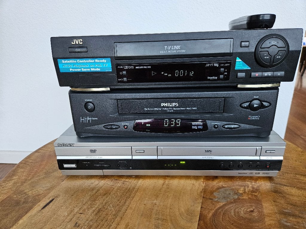 3 VHS videorecorders met defect, Audio, Tv en Foto, Videospelers, Ophalen of Verzenden, Niet werkend, VHS-speler of -recorder