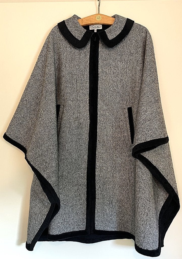Jas/Cape "Sensia" XL grijs + rits, Ophalen, Maat 46/48 (XL) of groter, Onbekend, Grijs