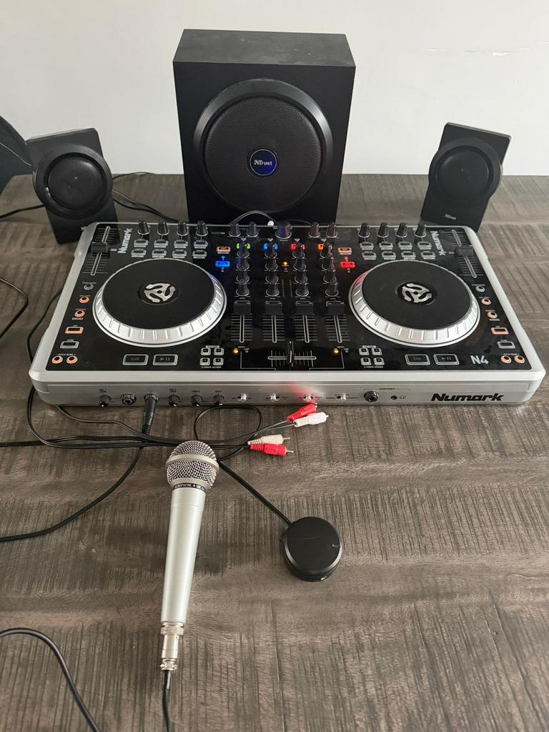 Numark N4 DJ met microfoon en luidsprekers, Muziek en Instrumenten, Dj-sets en Draaitafels, Ophalen of Verzenden, Zo goed als nieuw