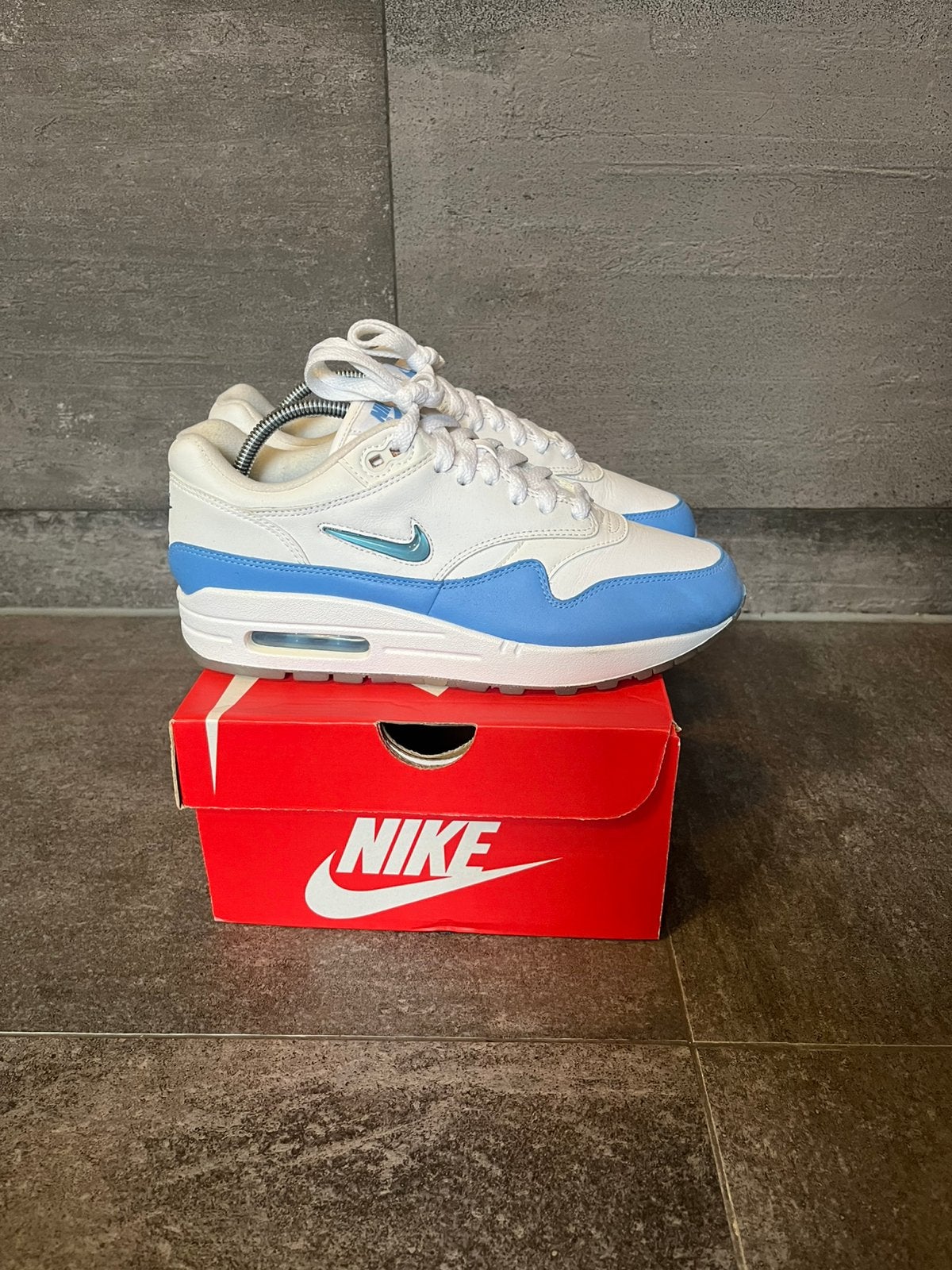 Nike Air Max 1 Jewel University Blue | Maat 38.5, Ophalen of Verzenden, Zo goed als nieuw, Blauw, Sneakers of Gympen
