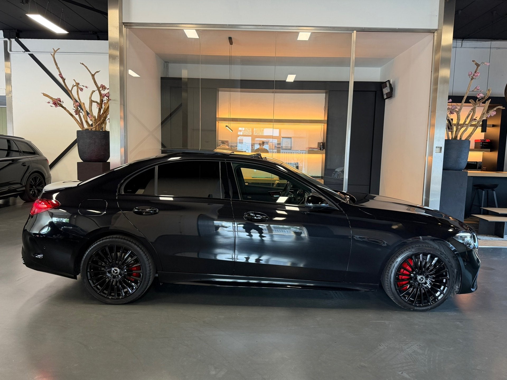 Mercedes-Benz C-klasse 300 e AMG Night Pano Memory 360Cam. V, Auto's, Automaat, Achterwielaandrijving, 4 cilinders, 167 km/l