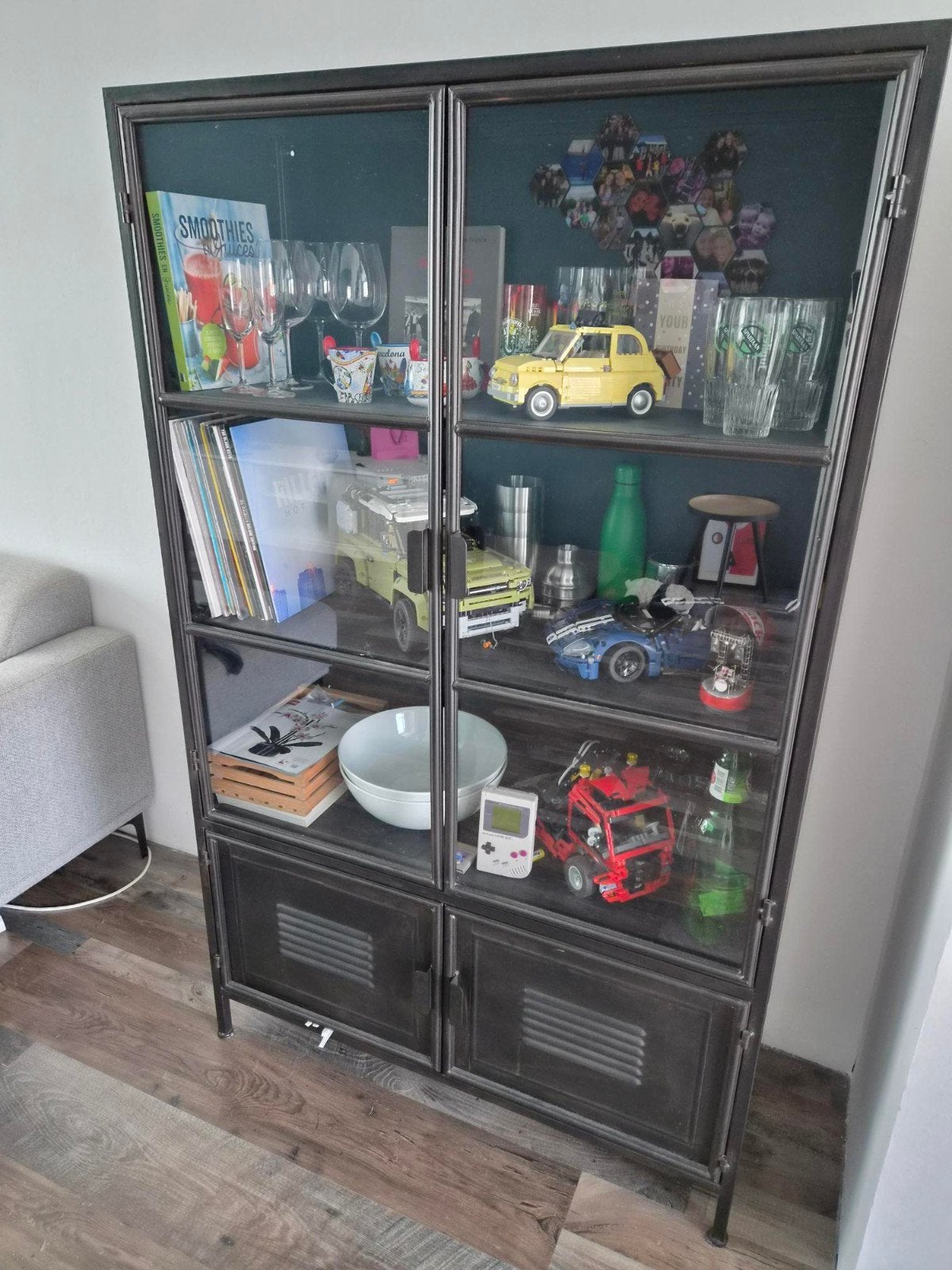 Zwarte stalen kast met glazen deuren, Ophalen, 50 tot 100 cm, Glas, 25 tot 50 cm