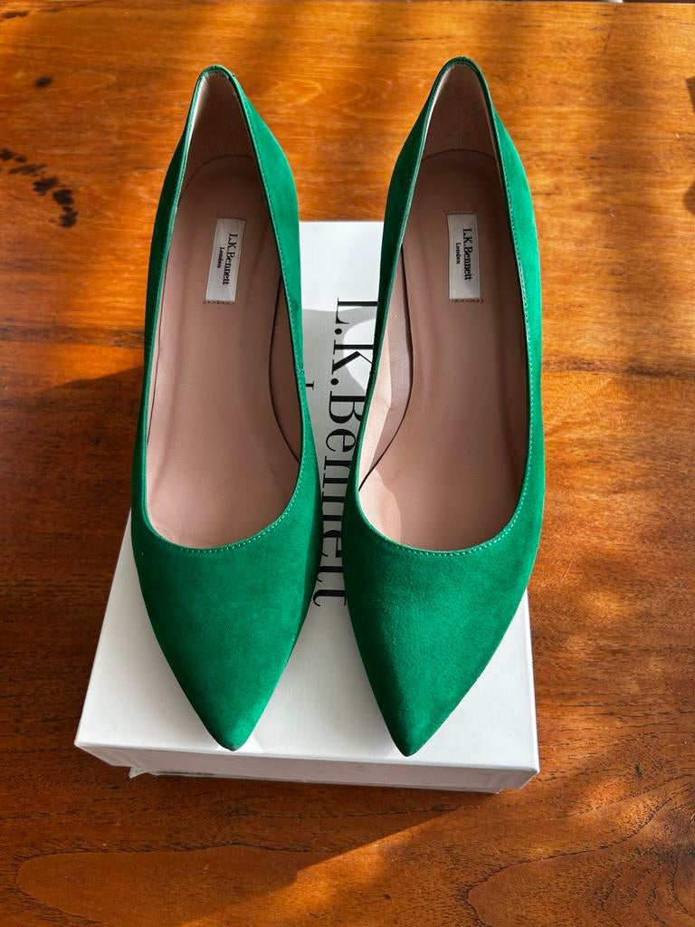 L.K. Bennett Groene Suede Pumps - Maat 39,5, Kleding | Dames, Schoenen, Zo goed als nieuw, Pumps, Groen, Ophalen