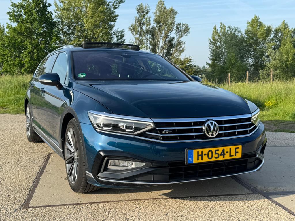 Volkswagen Passat R-Line 1.5 TSI 150pk DSG 2020 Panorama dak, 730 kg, 1498 cc, 4 cilinders, Blauw