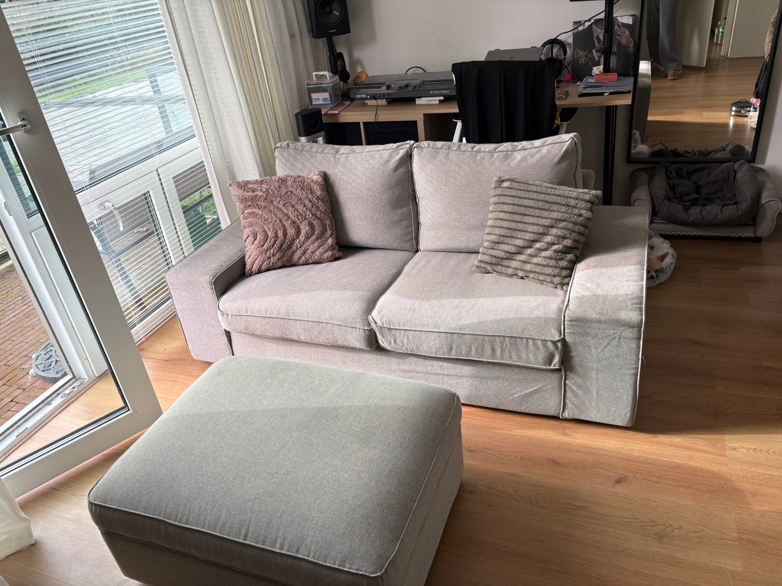 IKEA kivik 2,5 zits bank + poef / hocker, Ophalen, Zo goed als nieuw