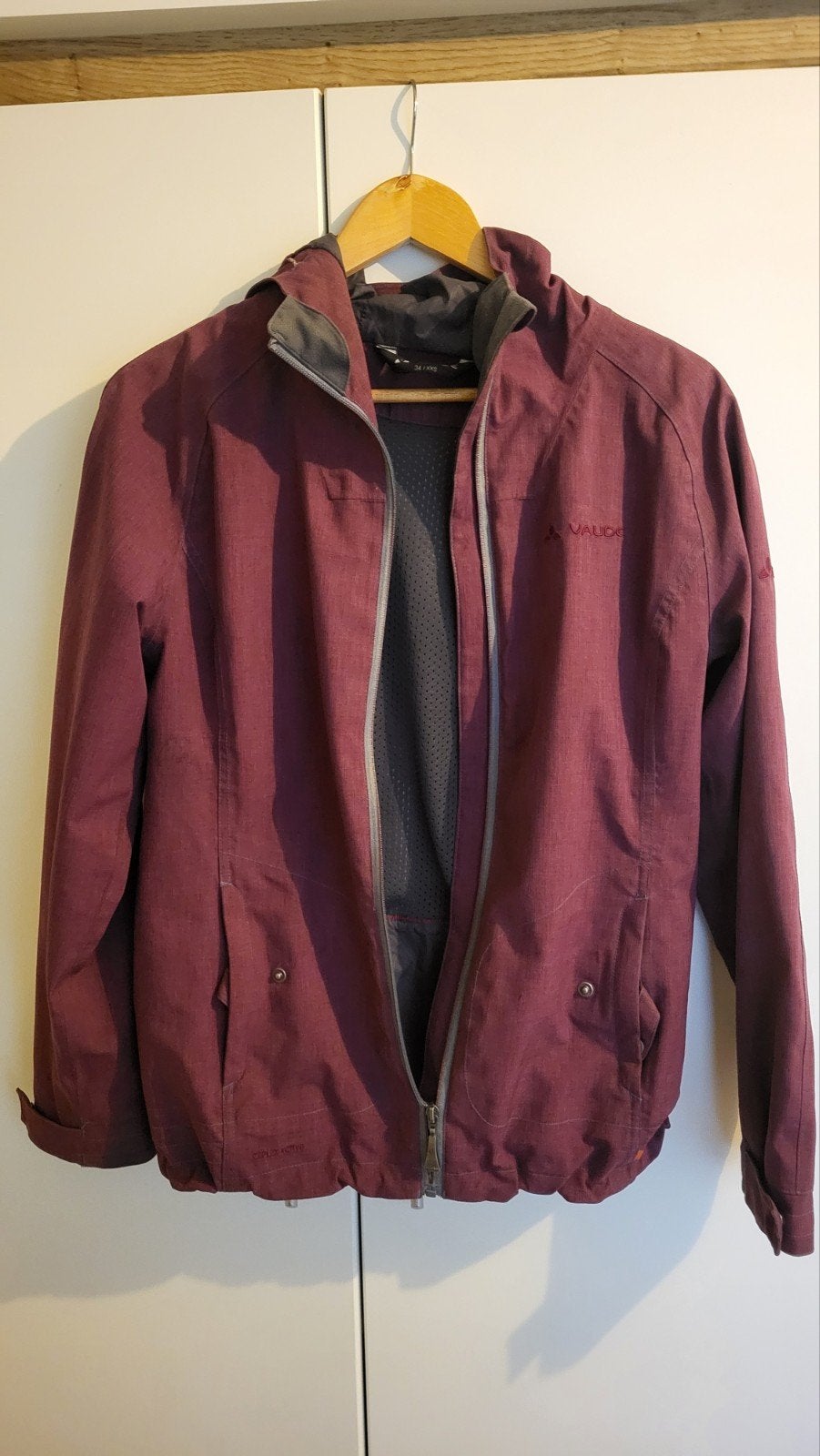 Outdoor jasje Vaude, Ophalen of Verzenden, Zo goed als nieuw, Maat 34 (XS) of kleiner, Paars