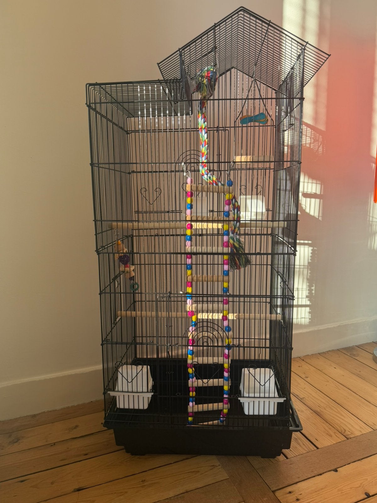 Ruime compacte vogelooi met leuke accessoires., Ophalen of Verzenden, Nieuw, Metaal, Vogelkooi