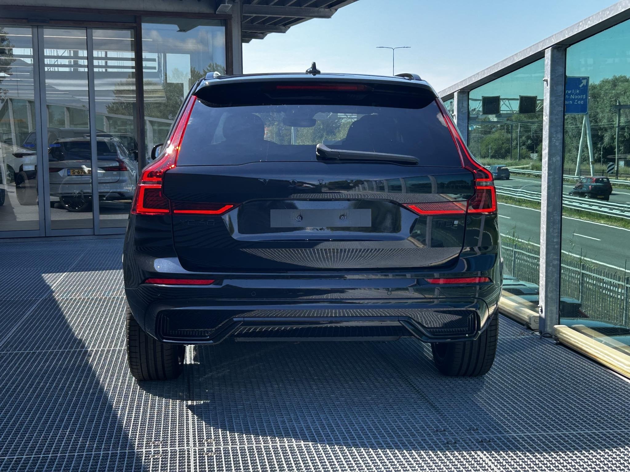 Volvo XC60 2.0 T8 Plug-in hybrid AWD Plus Black Edition Harm, Automaat, Gebruikt, 4 cilinders, Zwart