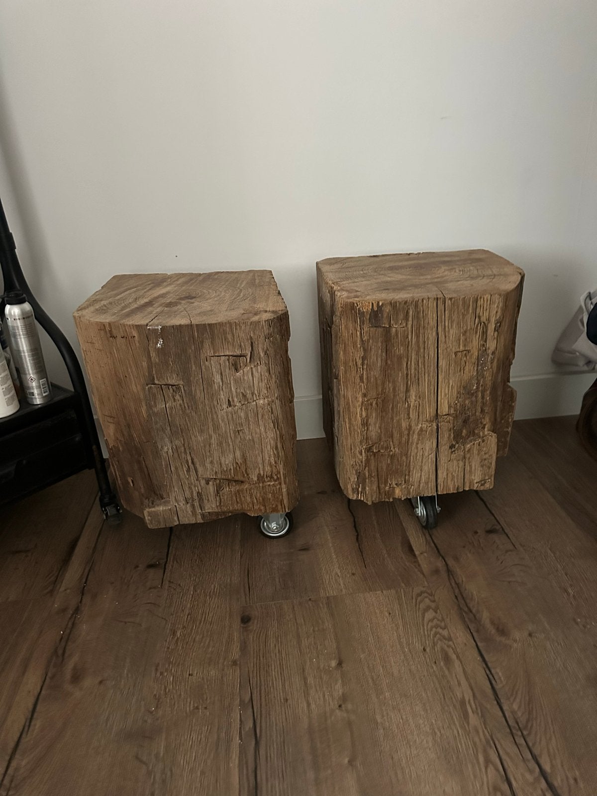 Unieke boomstam nachtkastjes op wieltjes (set van 2), Huis en Inrichting, Ophalen, Gebruikt, Minder dan 45 cm, Minder dan 55 cm