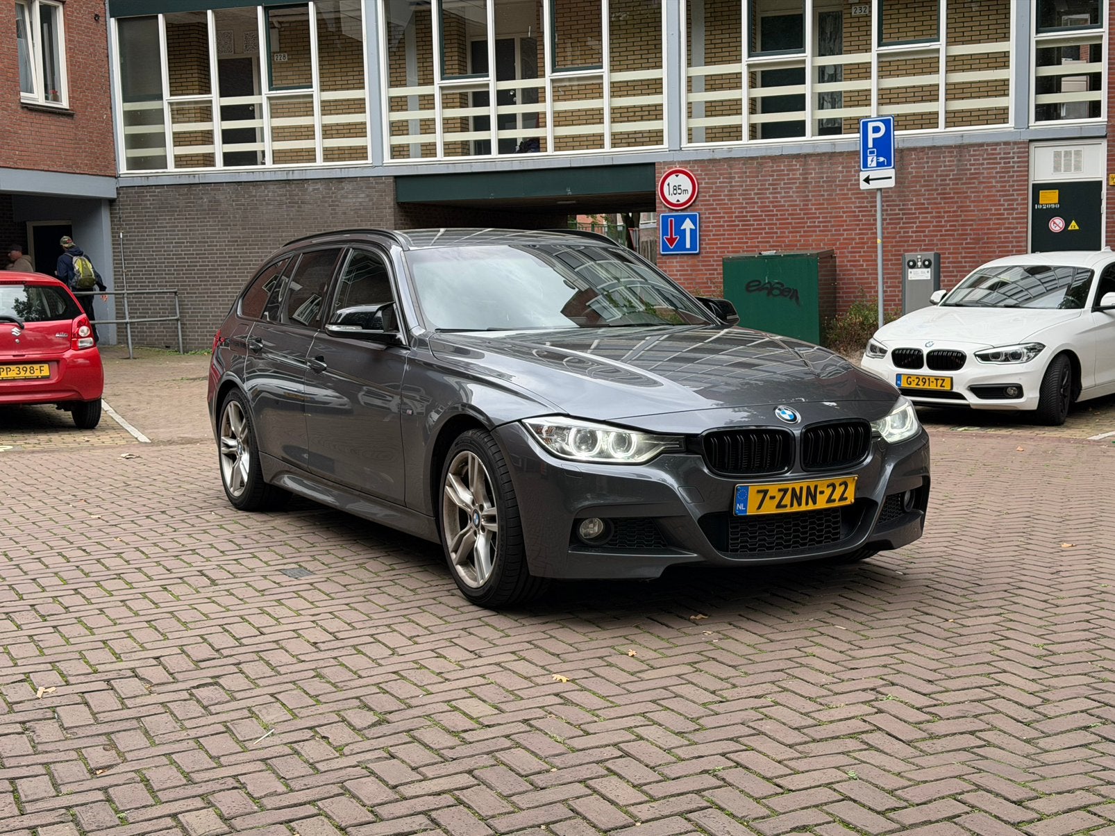 BMW 3-Serie 316i 136pk Aut 2015 Grijs, Automaat, Zwart, 4 cilinders, Origineel Nederlands