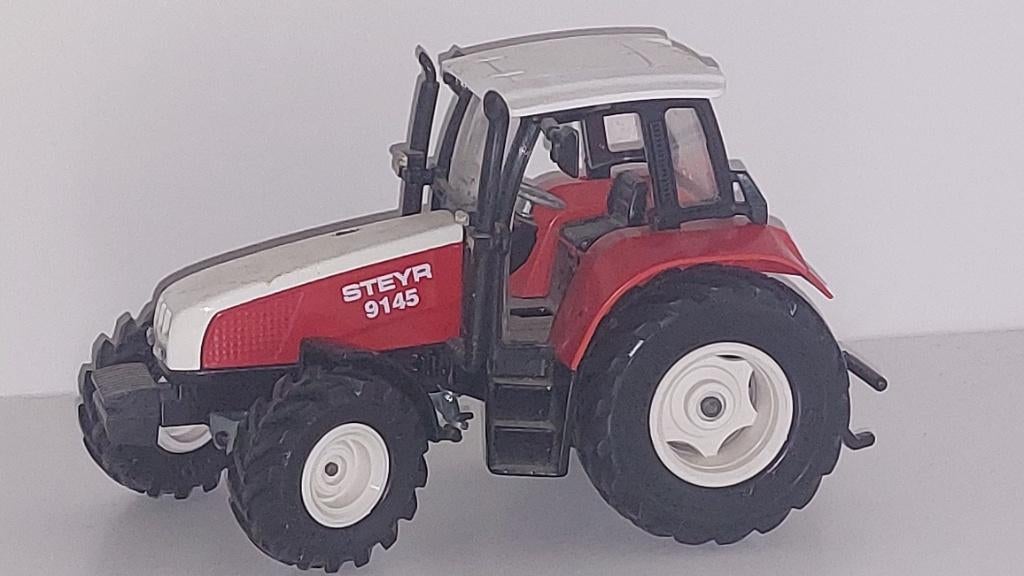 Siku Steyr 9145 wit dakje verbouwd / aangepast, Hobby en Vrije tijd, Modelauto's | 1:32, Ophalen, Zo goed als nieuw, Tractor of Landbouw