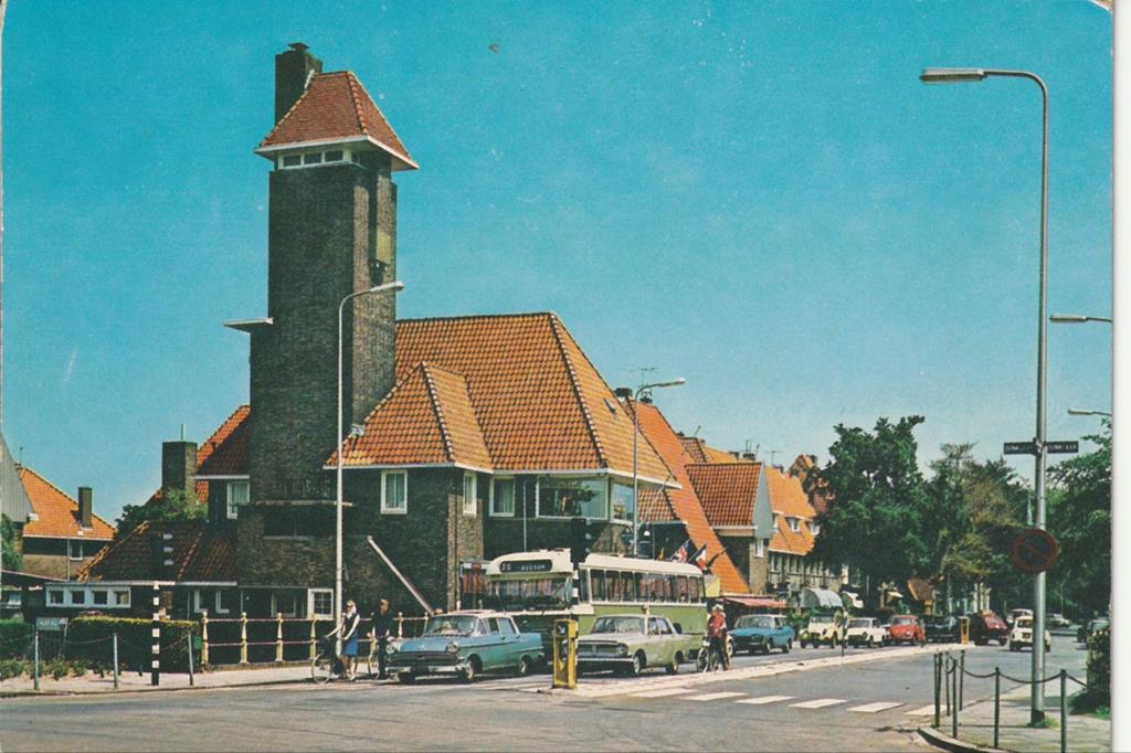 BUSSUM BREDIUSWEG AUTO'S NBM LEYLAND WERKSP. DEN OUDSTEN BUS, Ophalen of Verzenden, 1960 tot 1980, Ongelopen, Noord-Holland
