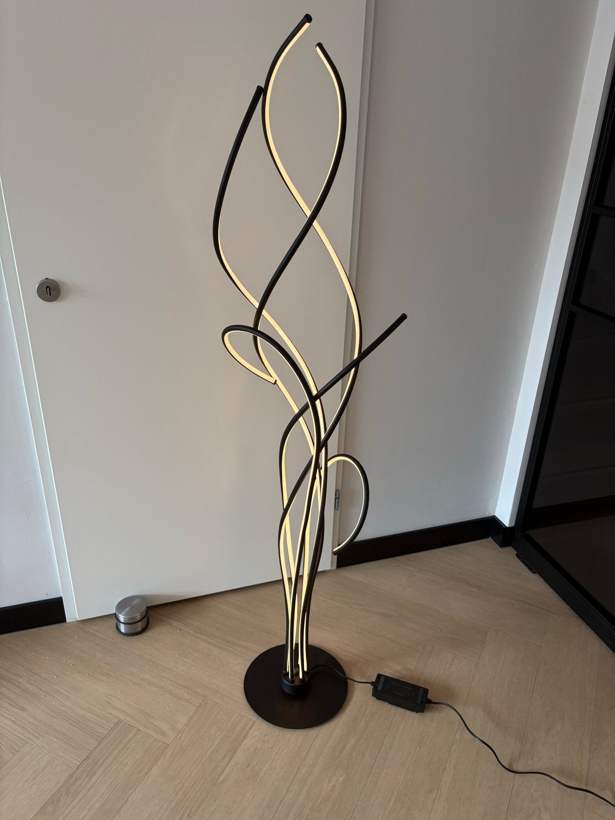 Moderne design vloerlamp, zo goed als nieuw, Ophalen, Zo goed als nieuw, Metaal