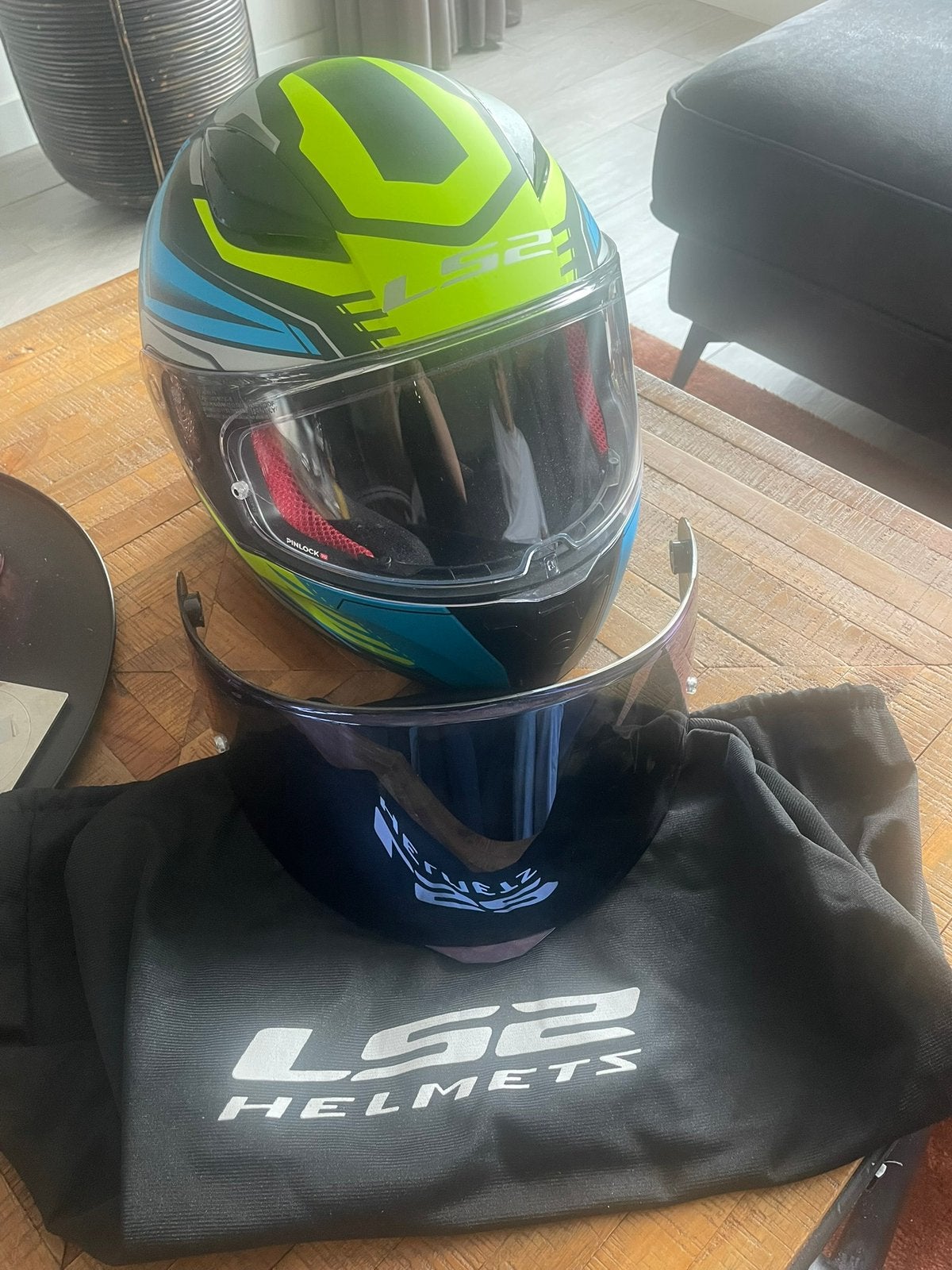 Ls2 kart helm, Sport en Fitness, Karting, Ophalen, Zo goed als nieuw, Helm of Handschoenen