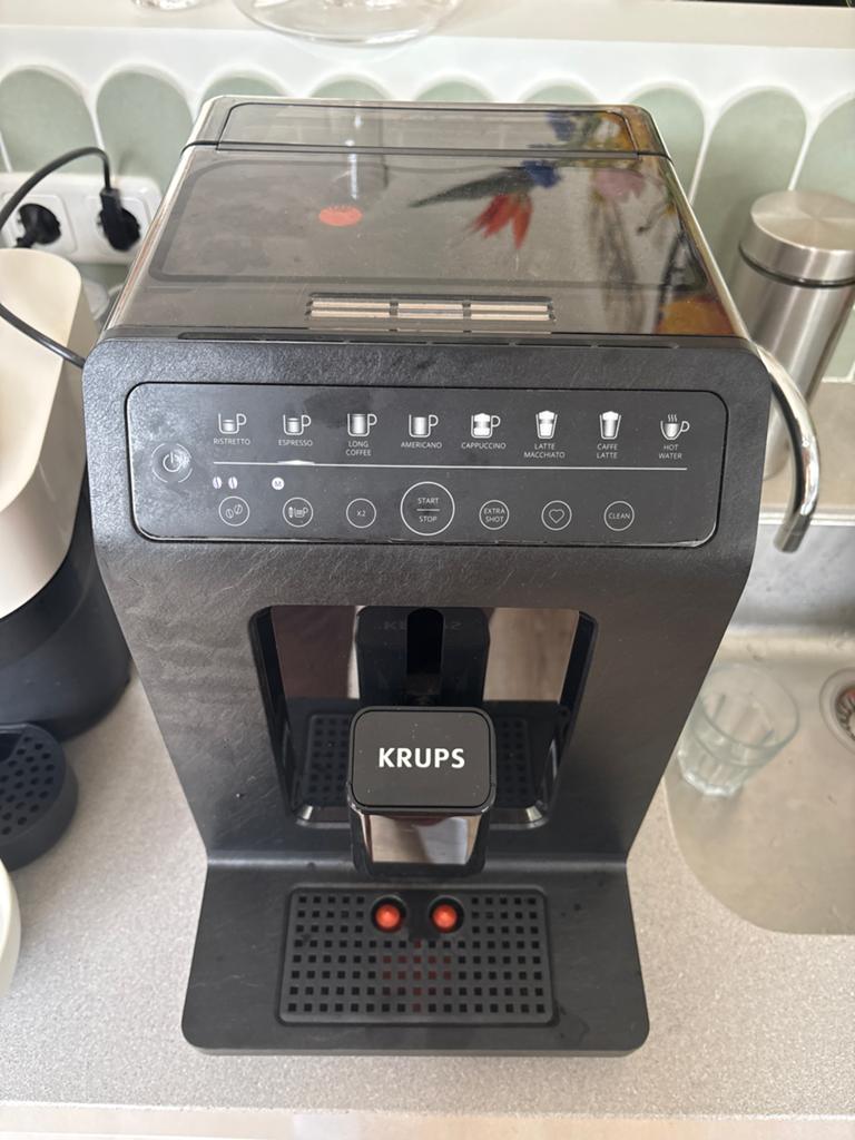 Krups volautomatische koffiemachine met accessoires, Witgoed en Apparatuur, Koffiezetapparaten, Afneembaar waterreservoir, 10 kopjes of meer