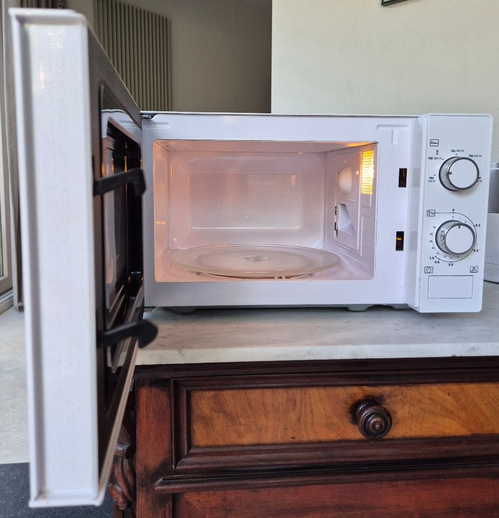 Foto 2 van Severin Magnetron MW 7770 - Wit