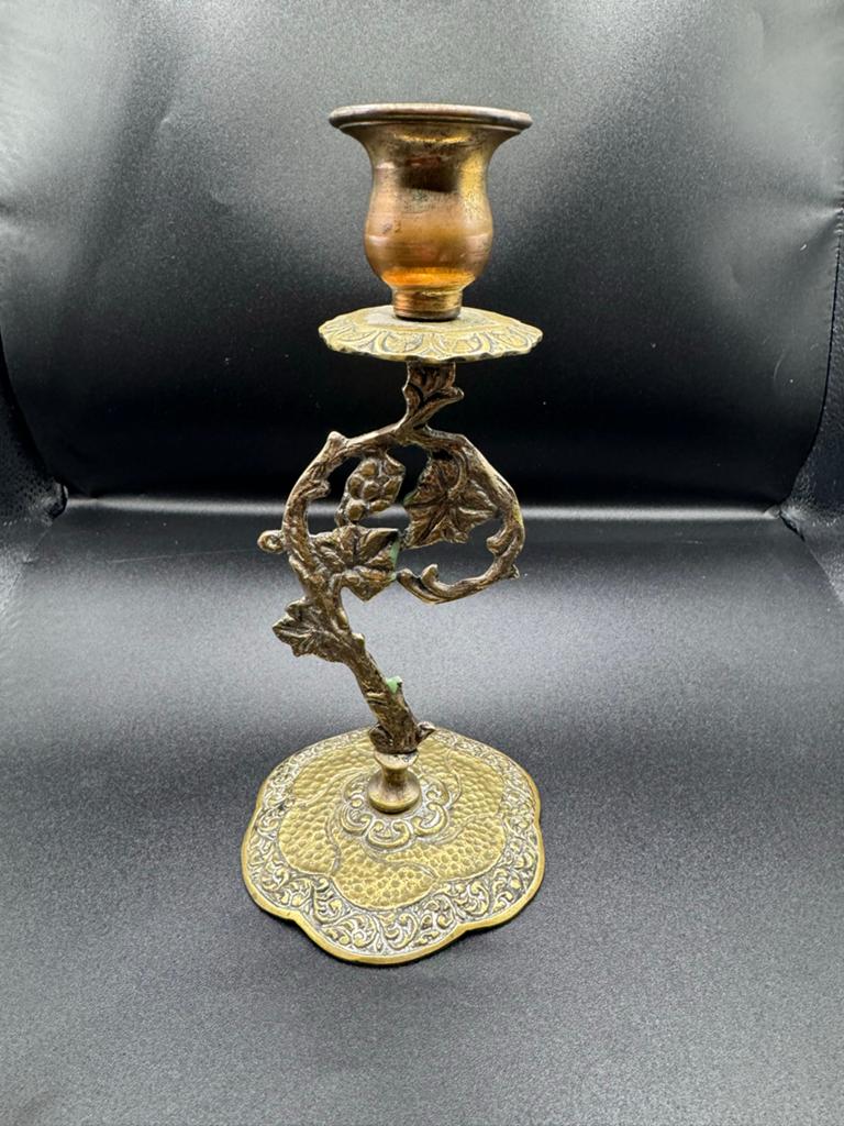 Antieke Koperen Kandelaar met Druivenranken, Antiek en Kunst, Antiek | Kandelaars, Ophalen of Verzenden, Koper of Brons