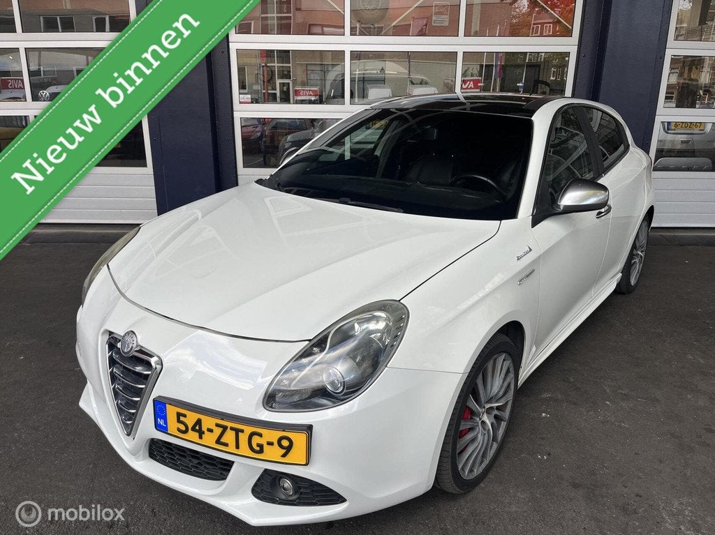 Alfa Romeo Giulietta 1.4 T Limited Business Executi/AUT/Leer, Auto's, Alfa Romeo, Euro 5, 4 cilinders, Wit, Origineel Nederlands