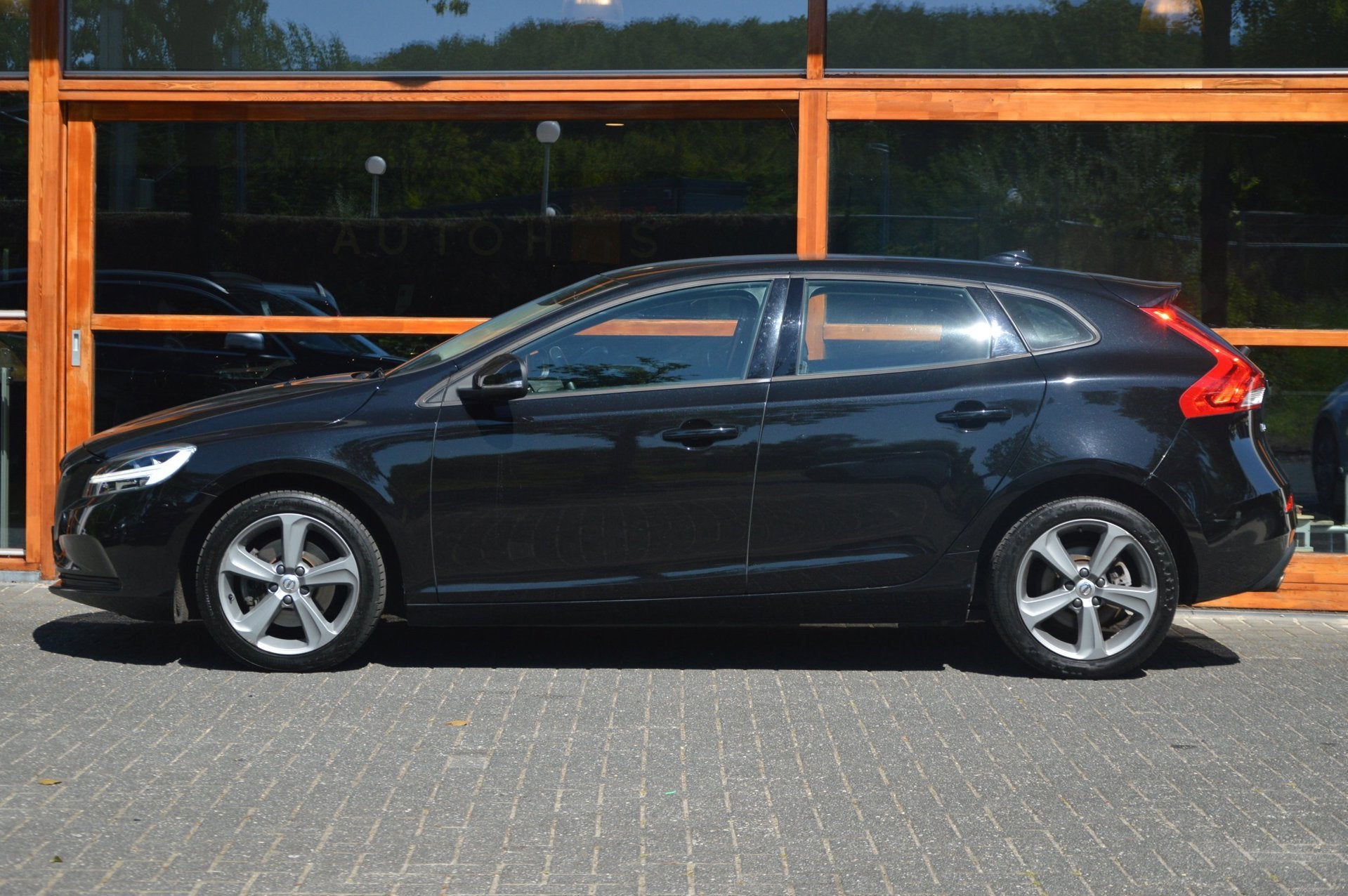 Volvo V40 T3 Momentum | Standkachel | Stoelverwarming | Volv, Stof, Gebruikt, 4 cilinders, Zwart