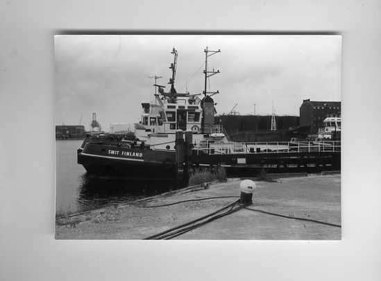 scheepvaart-foto-LOCATIE VLAARDINGEN-smit finland, Verzamelen, Ophalen of Verzenden, Zo goed als nieuw, Motorboot, Boek of Tijdschrift