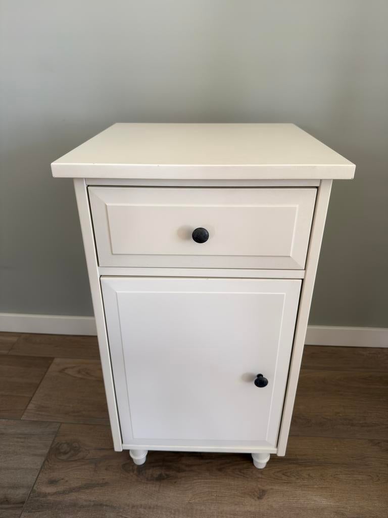 IKEA Hemnes nachtkastje, Ophalen, Zo goed als nieuw, Minder dan 45 cm