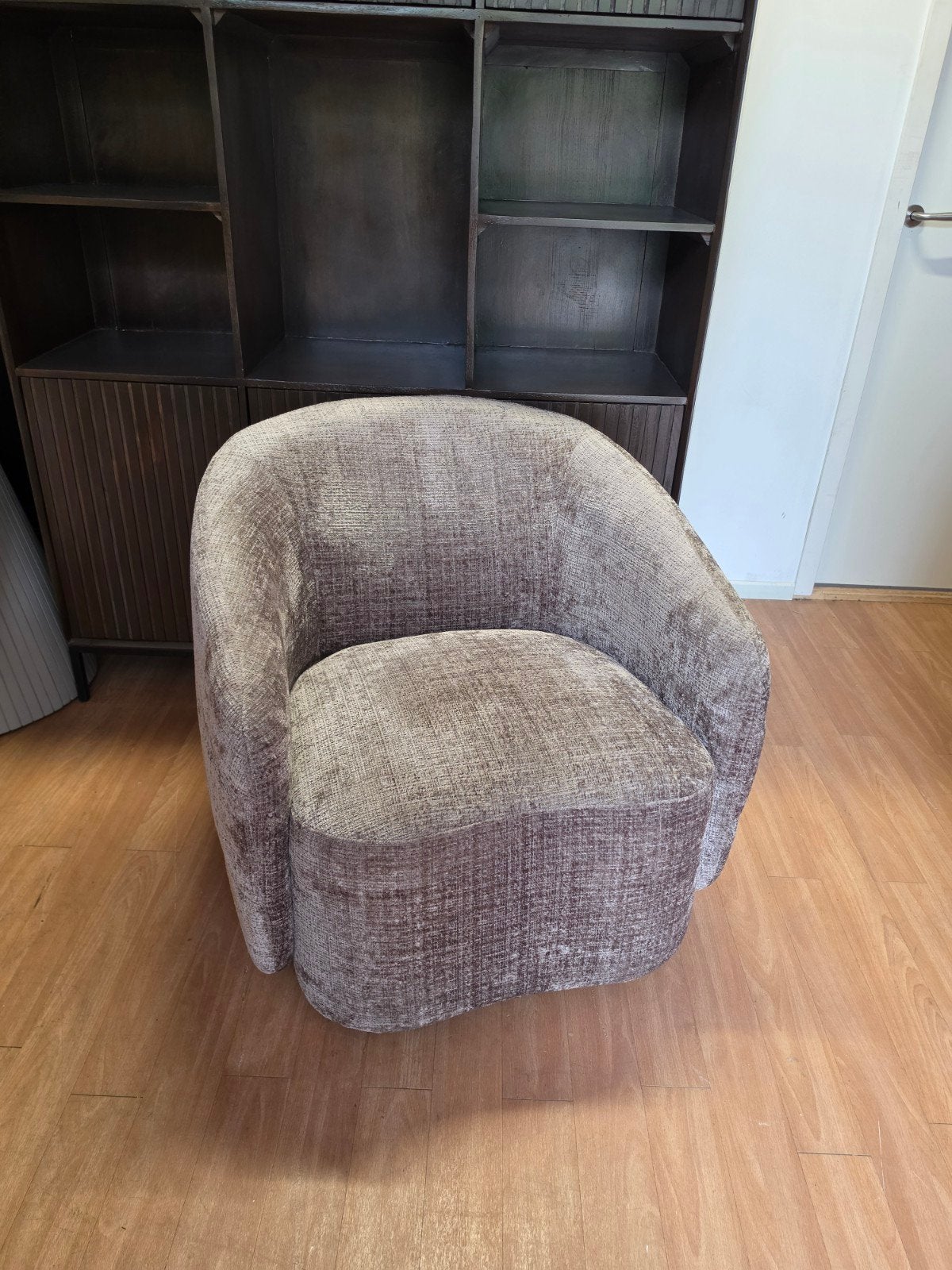 Draaibare Fauteuil Yara Clay - Modern en Comfortabel, Info@meubeloutletmeppel.nl, 75 tot 100 cm, Ophalen of Verzenden, Zo goed als nieuw