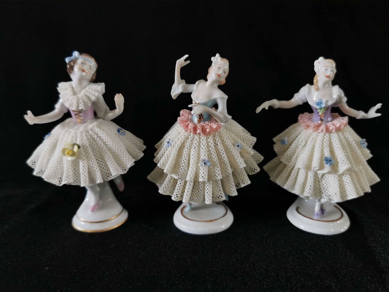 Vintage Dresden porseleinen beeldjes – Set van 3 – Duitsland, Verzamelen, Beelden en Beeldjes, Ophalen of Verzenden, Zo goed als nieuw