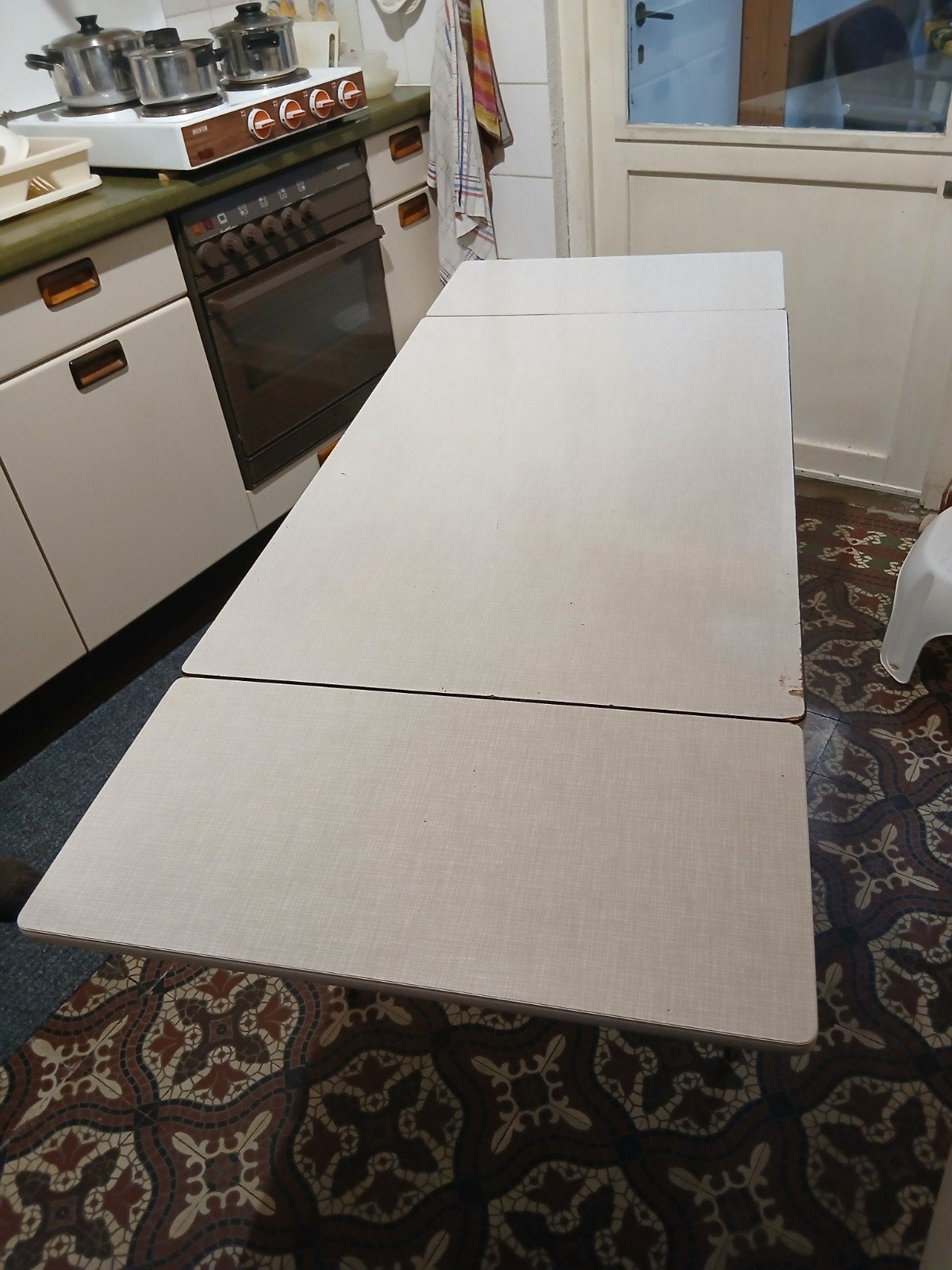 vintage uitschuifbare formica tafel totale lengte 152 cm, Ophalen