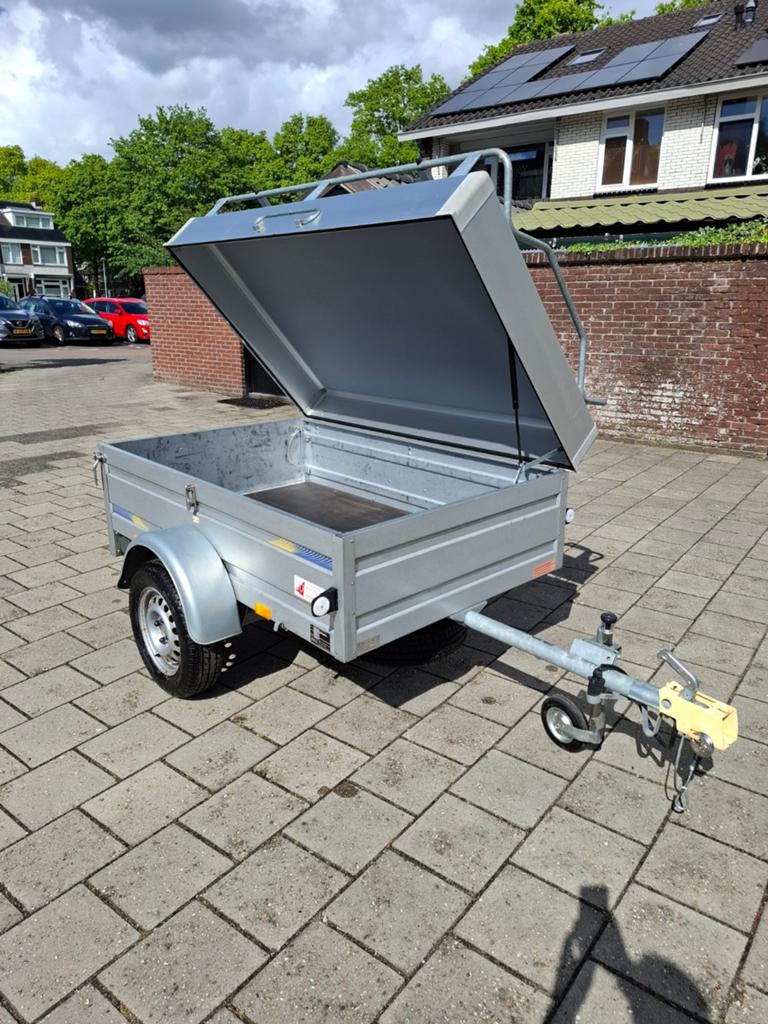 Saris aanhangwagen met deksel en imperiaal, Ophalen, Gebruikt