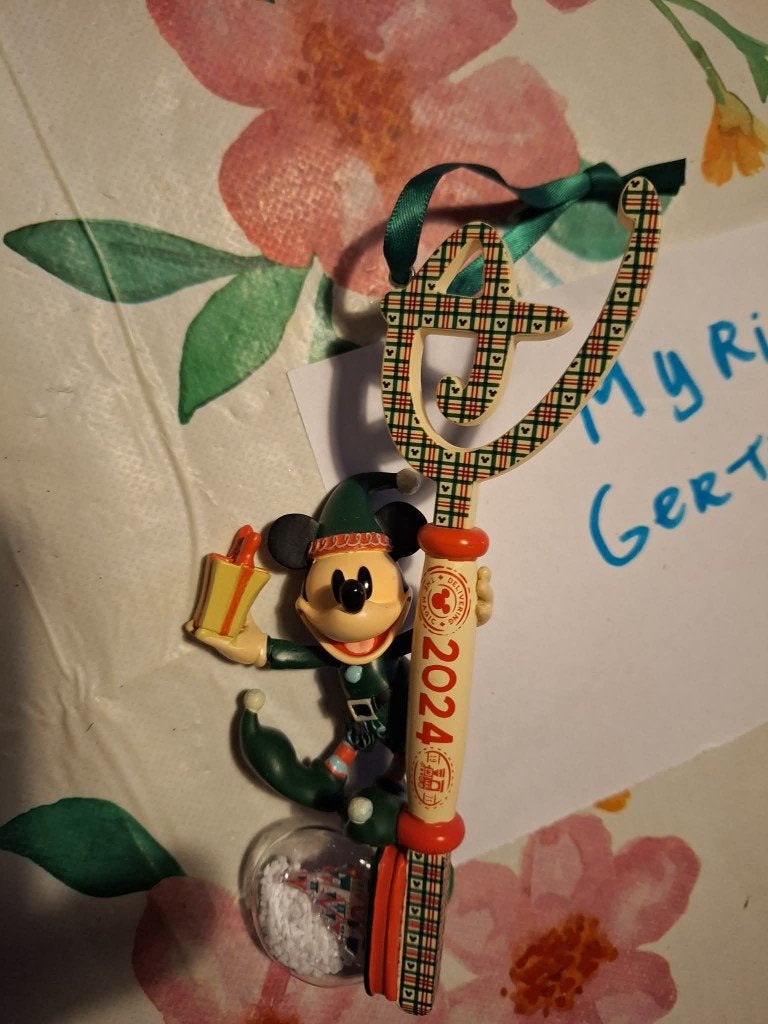Disney Mickey Mouse sleutel ornament, Ophalen of Verzenden, Mickey Mouse, Zo goed als nieuw, Beeldje of Figuurtje