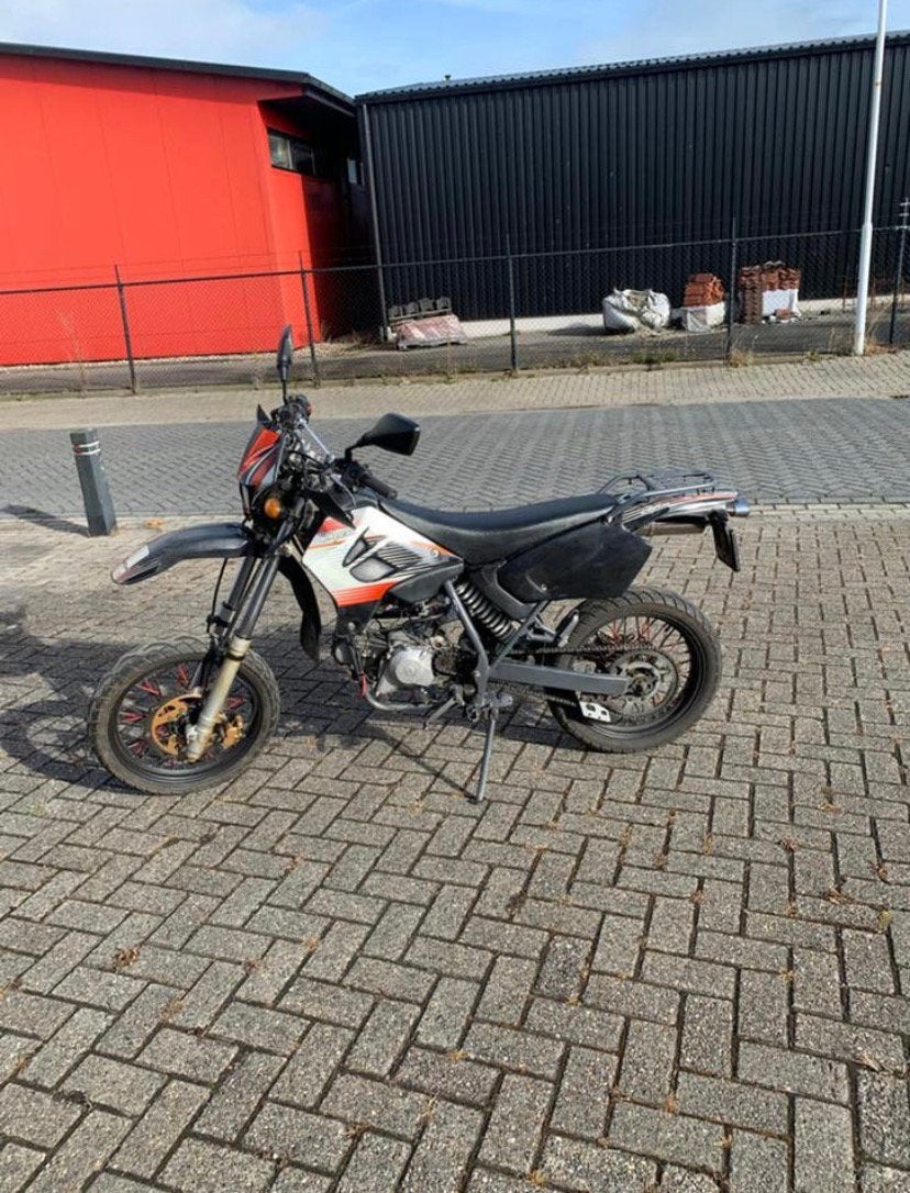 Skyteam 50cc Schakelbrommer 2008 met geel kenteken, Ophalen, Maximaal 45 km/u, Zo goed als nieuw, 4 versnellingen