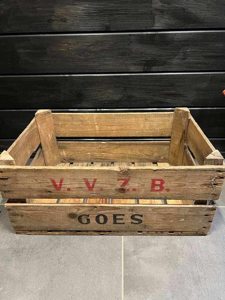 Vintage houten kist uit Goes 1975, Huis en Inrichting, Woonaccessoires | Kisten, Ophalen, Zo goed als nieuw, 50 tot 100 cm, Minder dan 50 cm