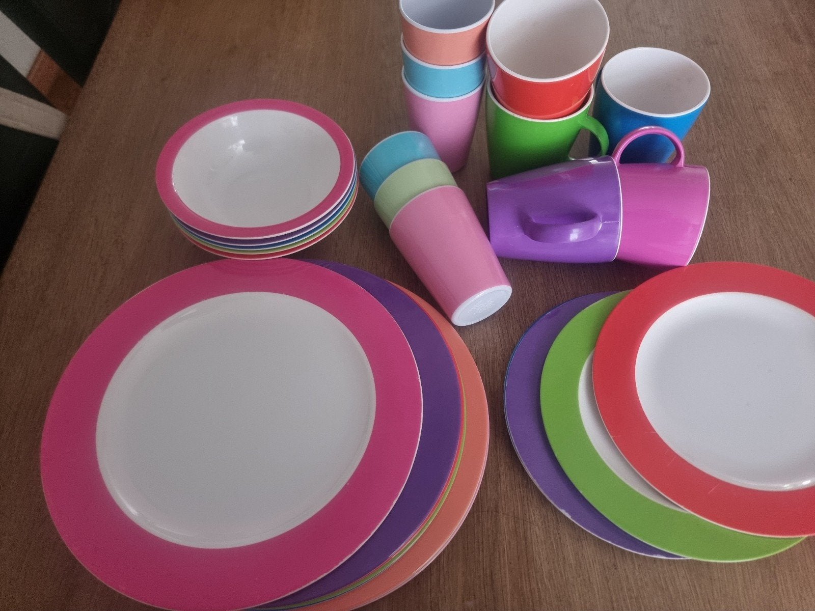 Melamine servies diverse kleuren: borden, mokken, bekers, Kunststof, Ophalen of Verzenden, Zo goed als nieuw, Overige stijlen